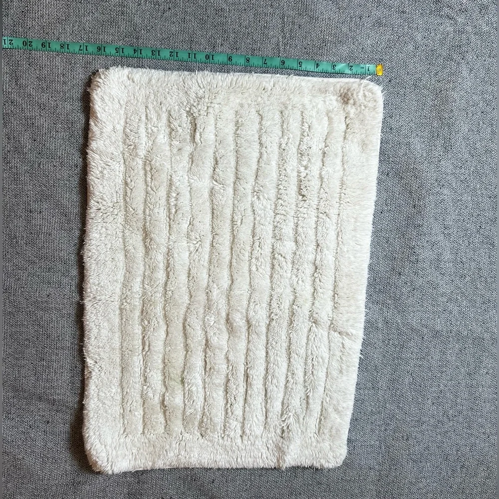 1 Piece Stripe Bath Rug, Soft Plush Fluffy & Water Absorbent,White /17 x 24in